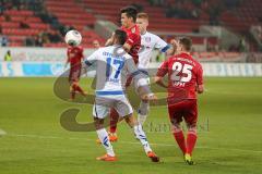 2. BL - Saison 2013/2014 - FC Ingolstadt 04 - FSV Frankfurt - 0:1 - mitte Alfredo Morales (6) zieht ab, wird aber von 17 FSV Joan Oumari gestört