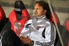2. BL - FC Ingolstadt 04 - VfR Aalen 2:0 - Cheftrainer Ralph Hasenhüttl nachdenklich allein auf der Bank nach dem Spiel