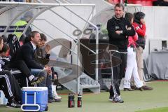 2. BL - FC Ingolstadt 04 - FC St. Pauli - 1:2 - Diskussion zwischen links Sportdirektor Thomas Linke und Cheftrainer Marco Kurz
