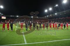 2. BL 2014 - FC Ingolstadt 04 - 1860 München - 2:0 - Sieg im Derby, die Mannschaft bedankt sich bei den Fans