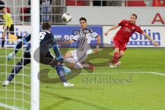 2. BL - FC Ingolstadt 04 - VfR Aalen 2:0 - Moritz Hartmann (9) schießt auf das Tor, Torwart Jasmin Fejzic hält
