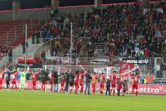2. BL - Saison 2013/2014 - FC Ingolstadt 04 - VfL Bochum - Das Team feiert mit den Fans
