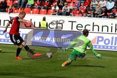 FC Ingolstadt 04 - FC Energie Cottbus - Hofmann Philipp mit der Chance zum 3:0 - Renno Rene Torwart Cottbus - Foto: Jürgen Meyer