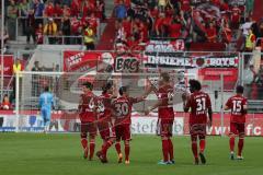 2. BL - FC Ingolstadt 04 - DSC Armenia Bielefeld - 3:2 - Tor zum Ausgleich 1:1, Jubel mit Philipp Hofmann (28), Fans