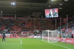 2. BL 2014 - FC Ingolstadt 04 - 1860 München - 2:0 - Sieg im Derby, dCheftrainer Ralph Hasenhüttl bedankt sich bei den Fans