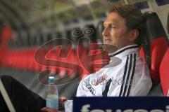 2. BL - FC Ingolstadt 04 - VfR Aalen 2:0 - Cheftrainer Ralph Hasenhüttl nachdenklich allein auf der Bank nach dem Spiel