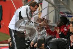 2. BL - Saison 2013/2014 - FC Ingolstadt 04 - FSV Frankfurt - 0:1 - Vor dem Spiel Cheftrainer Ralph Hasenhüttl begrüßt die Spieler