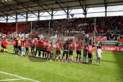 FC Ingolstadt 04 - FC Energie Cottbus - Spieler bedanken sich bei den Fans - Foto: Jürgen Meyer