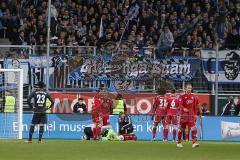 2. BL 2014 - FC Ingolstadt 04 - 1860 München - 2:0 - Gegenstände treffen Torwart Ramazan Özcan (1), danach wird Spiel für 10 Minuten abgebrochen und alle Spieler müssen in die Kabine