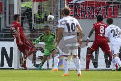 2. BL - FC Ingolstadt 04 - FC St. Pauli - 1:2 - Torwart Ramazan Özcan (1) und Christian Eigler (18) retten den Ball