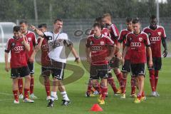2. BL - FC Ingolstadt 04 - Saison 2013/2014 - Trainingsauftakt - Cheftrainer Marco Kurz gibt Anweisungen bei vollem Regen