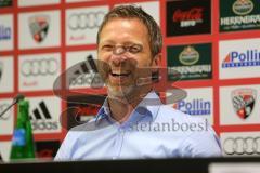 2. BL - FC Ingolstadt 04 - Saison 2013/2014 - Pressekonferenz neuer Chef-Trainer Marco Kurz - Sportdirektor Thomas Linke lacht