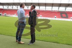 2. BL - FC Ingolstadt 04 - Saison 2013/2014 - Pressekonferenz neuer Chef-Trainer Marco Kurz - Sportdirektor Thomas Linke und Cheftrainer Marco Kurz unterhalten sich im Sportpark