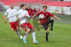 Regionalliga Süd - FC Ingolstadt 04 II - FC Würzburger Kickers - Steffen Jainta rechts in Bedrängnis