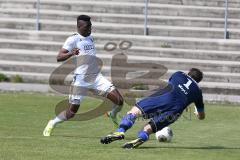 Regionalliga Süd - FC Ingolstadt 04 II - TSV 1860 Rosenheim - Aloy Ihenacho links scheitert an Torwart Robert Mayer