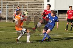 Regionalliga Süd - FC Ingolstadt 04 II -  SV Viktoria Aschaffenburg - Karl-Heinz Lappe stürmt aufs Tor und kommt nicht an Torwart Stefan Steigerwald vorbei