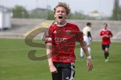 Regionalliga Bayern - FC Ingolstadt 04 II - FC Memmingen - Samuel Riegger stürmt zum Tor und zieht ab zum 2:0, Jubel