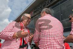 FC Ingolstadt 04 - Meisterfeier - Bundesliga Aufstieg - Rathausplatz - Auto Corso - Vorsitzender des Vorstandes Peter Jackwerth (FCI) Sportdirektor Thomas Linke (FCI)