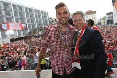 FC Ingolstadt 04 - Meisterfeier - Bundesliga Aufstieg - voller Rathausplatz - Stimmung - Fans - Verleihung Goldene Medaille der Stadt - Oberbürgermeister Dr. Christian Lösel mit Lukas Hinterseer (16, FCI)