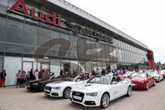 FC Ingolstadt 04 - Meisterfeier Bundesligaaufstieg - Auto Corso vom Audi Sportpark in die Stadt - Audi A5 Cabrio - Rathausplatz