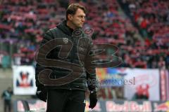 2. Bundesliga - RB Leipzig - FC Ingolstadt 04 - Vor dem Spiel Cheftrainer Ralph Hasenhüttl  angespannt