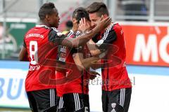 2. BL - Saison 2014/2015 - FC Ingolstadt 04 - FSV Frankfurt - Kopfballtor zum 1:0 Führungstreffer durch Benjamin Hübner (#5 FC Ingolstadt 04) Roger de Oliveira Bernardo (#8 FC Ingolstadt 04) - gratuliert Benjamin Hübner (#5 FC Ingolstadt 04) zum Führungst