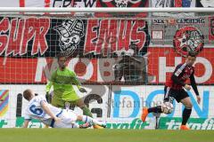2. Bundesliga - Fußball - FC Ingolstadt 04 - FSV Frankfurt - Torwart Ramazan Özcan (1, FCI) rrechts Danilo Soares Teodoro (15, FCI) links 6 Joni Kauko
