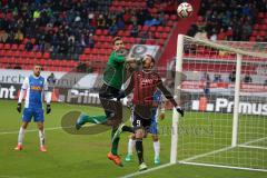 2. Bundesliga - FC Ingolstadt 04 - VfL Bochum - Torwart Andreas Luthe boxt den Ball vor Moritz Hartmann (9) weg