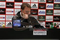 2. Bundesliga - Fußball - FC Ingolstadt 04 - SV Sandhausen - Pressekonferenz Cheftrainer Ralph Hasenhüttl (FCI) nachdenklich