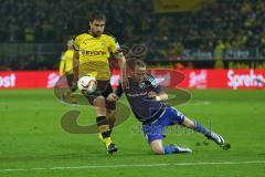 1. Bundesliga - Fußball - Borussia Dortmund - FC Ingolstadt 04 - Sokratis Papastathopoulos (BVB 25) Moritz Hartmann (9, FCI) wird zu Boden gedrückt