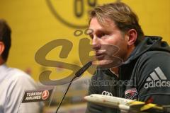 1. Bundesliga - Fußball - Borussia Dortmund - FC Ingolstadt 04 - Pressekonferenz nach dem Spiel, Cheftrainer Ralph Hasenhüttl (FCI) spricht Klartext zu den Vorfällen