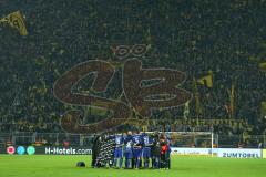 1. Bundesliga - Fußball - Borussia Dortmund - FC Ingolstadt 04 - Niederlage, FCI steht auf dem Platz zusammen Besprechung