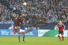 1. BL - Saison 2015/2016 - Schalke 04 - FC Ingolstadt 04 -  Mathew Leckie (#7 FC Ingolstadt 04) - Leroy Sané (19, Schalke) - Foto: Jürgen Meyer