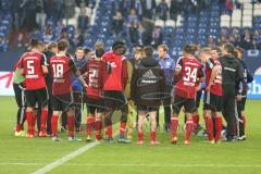 1. BL - Saison 2015/2016 - Schalke 04 - FC Ingolstadt 04 - Die Mannschaft nach dem Spiel bilden einen Kreis -  Foto: Jürgen Meyer