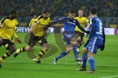 1. Bundesliga - Fußball - Borussia Dortmund - FC Ingolstadt 04 - Adrian Ramos (BVB 20) Mathew Leckie (7, FCI) Alfredo Morales (6, FCI)