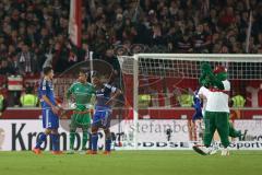 1. Bundesliga - Fußball - VfB Stuttgart - FC Ingolstadt 04 - Spiel ist aus, Niederlage für Ingolstadt Torwart Ramazan Özcan (1, FCI) mit Benjamin Hübner (5, FCI) und Marvin Matip (34, FCI)