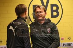 1. Bundesliga - Fußball - Borussia Dortmund - FC Ingolstadt 04 - nach dem Spiel Cheftrainer Thomas Tuchel (BVB Trainer) und Cheftrainer Ralph Hasenhüttl (FCI) im Gespräch