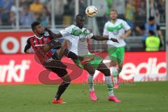 1. Bundesliga - Fußball - FC Ingolstadt 04 - VfL Wolfsburg -  Elias Kachunga (25, FCI) und Josuha Guilavogui (Wolfsburg 23)