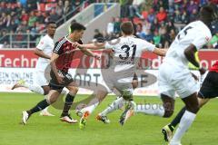 1. Bundesliga - Fußball - FC Ingolstadt 04 - Hannover 96 - Angriff links Alfredo Morales (6, FCI) Waldemar Anton (Hannover 31)