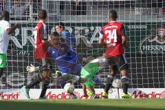 1. Bundesliga - Fußball - FC Ingolstadt 04 - VfL Wolfsburg -  Torwart Ramazan Özcan (1, FCI) rettet den Ball über die Latte