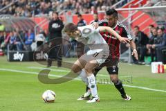 1. Bundesliga - Fußball - FC Ingolstadt 04 - Hannover 96 - Waldemar Anton (Hannover 31) Darío Lezcano (37, FCI)