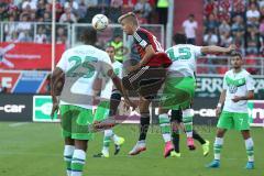 1. Bundesliga - Fußball - FC Ingolstadt 04 - VfL Wolfsburg -  Lukas Hinterseer (16, FCI) und Christian Träsch (Wolfsburg 15)