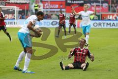 1. Bundesliga - Fußball - FC Ingolstadt 04 - FC Schalke 04 - Joel Matip (Schalke 32) schreit Moritz Hartmann (9, FCI) an