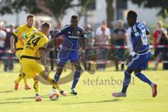 1. Bundesliga - Fußball - Testspiel - FC Ingolstadt 04 - VfR Aalen - Roger de Oliveira Bernardo (8, FCI) mitte und rechts Danny da Costa (21, FCI), links am Ball Dominick Drexler (Aalen)