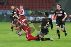 1. Bundesliga - Fußball - Bayer Leverkusen - FC Ingolstadt 04 - Jonathan Tah (Leverkusen 4) holt Darío Lezcano (11, FCI) von den Beinen