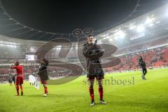 1. Bundesliga - Fußball - Bayer Leverkusen - FC Ingolstadt 04 - Sieg für FCI 1:2, Alfredo Morales (6, FCI)   bedankt sich bei den Fans