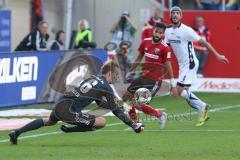 2. BL - Saison 2018/2019 - FC Ingolstadt 04 - SC Paderborn 07 - Marco Knaller Torwart (#16 FCI) hält den Ball nicht - Foto: Meyer Jürgen