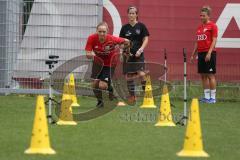 Trainingsauftakt - FCI Frauen - Die Frauenmannschaft vor dem Sprinttest - Foto: Jürgen Meyer