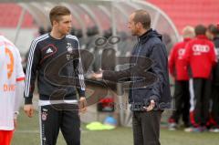 Regionalliga - FC Ingolstadt 04 II - Bayern München II  - Mehmet Scholl im Gespräch mit einem seiner Spieler - Foto: Jürgen Meyer