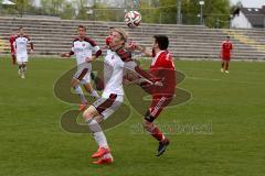 Regionaliga - FC Ingolstadt II - SV Heimstetten - Leon Jesson #3 weiss FC Ing.II - Ünver Memis #11 rot Heimstetten - Foto: Jürgen Meyer